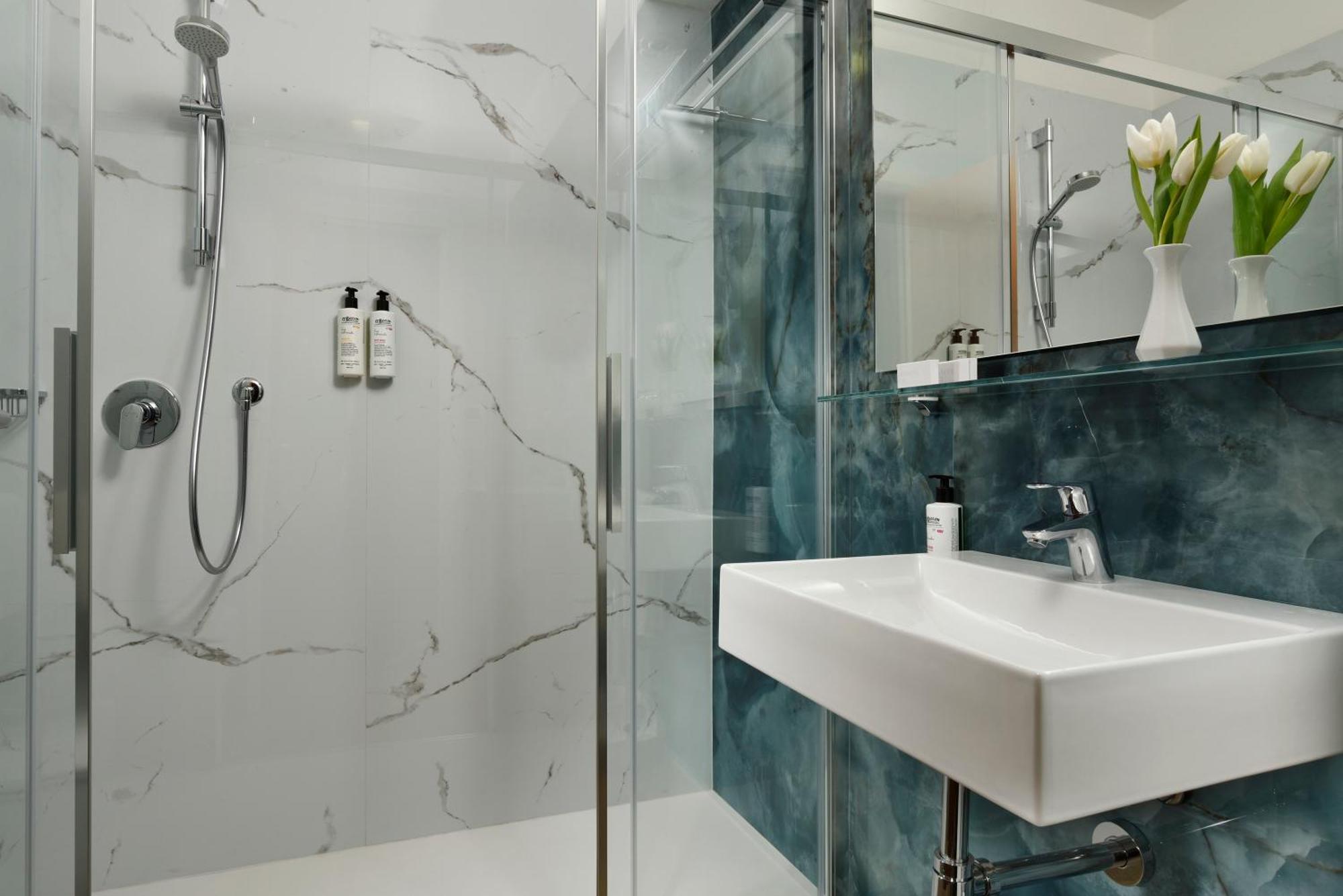 Continental Wellness & 4*