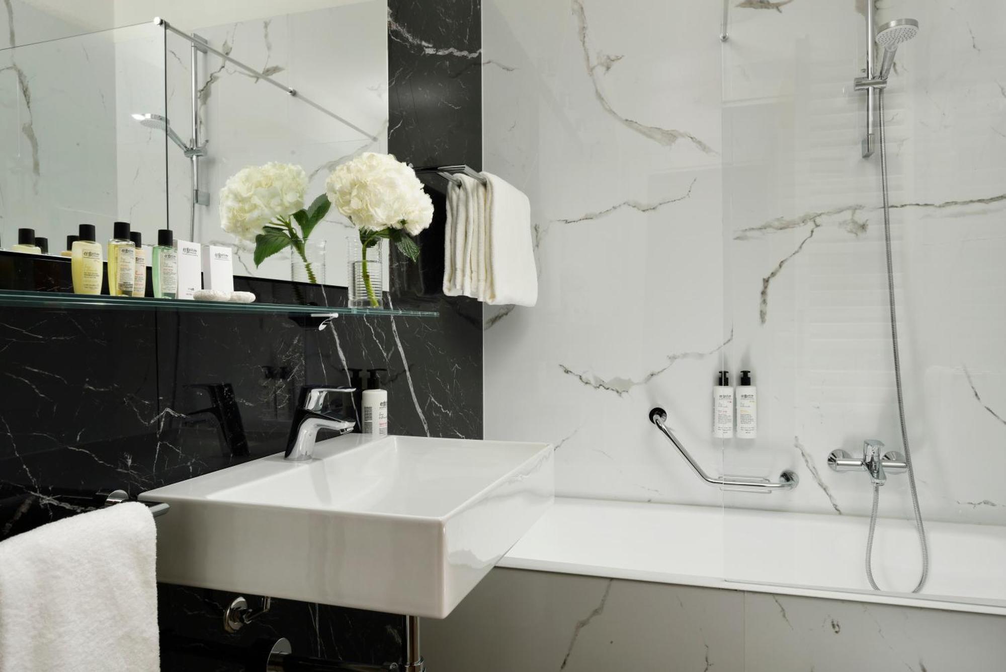 Continental Wellness & 4*